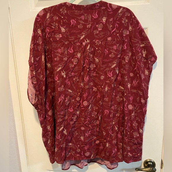 Villains Cap Sleeve Blouse (Torrid Size 4) - Picture 4 of 4